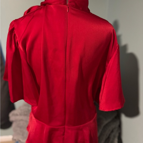 CeCe Charm Tie Neck Peplum with flouncy sleeve. Size large
Luminous Red - Picture 4 of 6